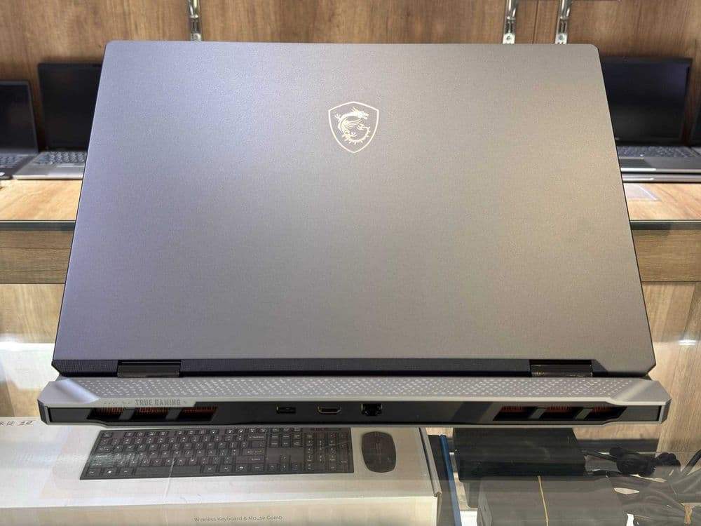 MSI VECTOR A18 AMD Ryzen 9 9955HX  озу32гб 2T ssd Nvidio RTX 5080 — 8