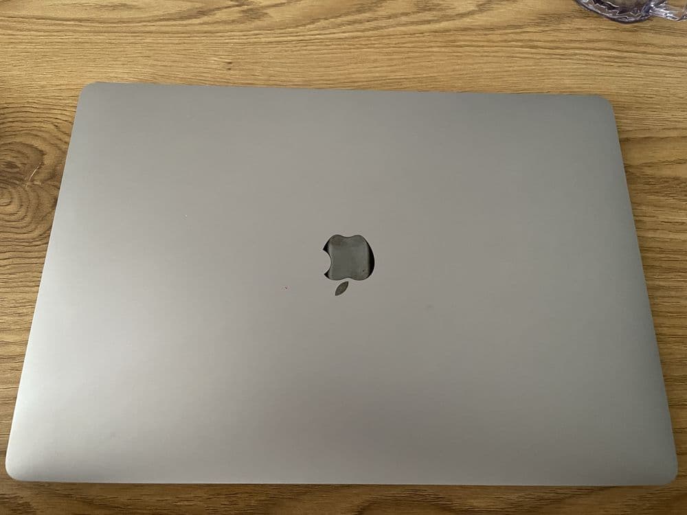 Macbook Pro 16” 2019 — 1