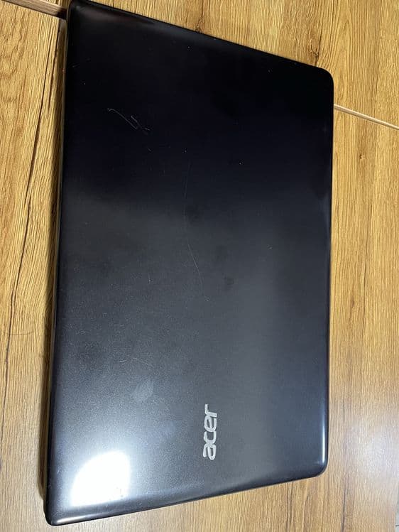 Acer noutbuk sotiladi — 1