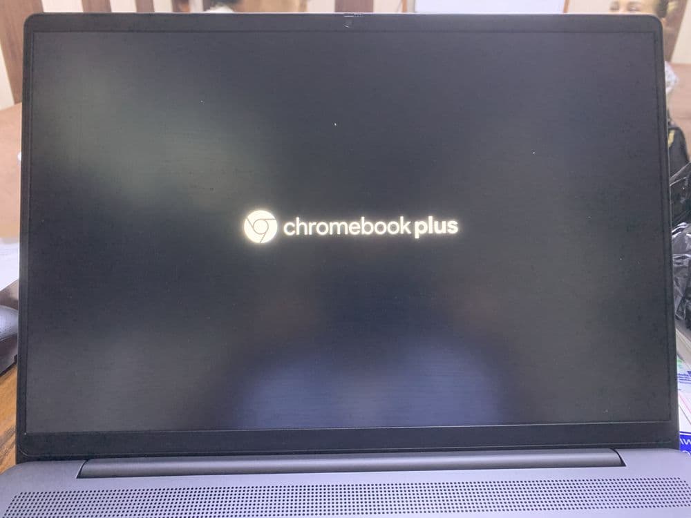Chromebook, Lenovo gaming 16 core i3 — 4