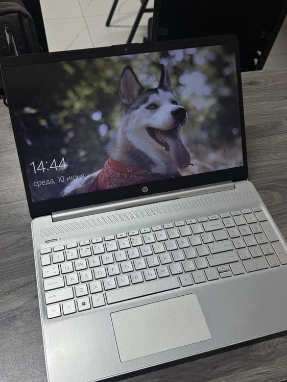 Hp laptop i3 265 ssd