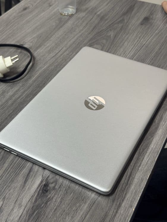 Hp laptop i3 265 ssd — 3