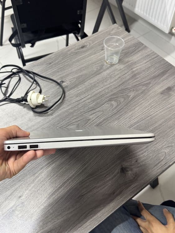 Hp laptop i3 265 ssd — 5