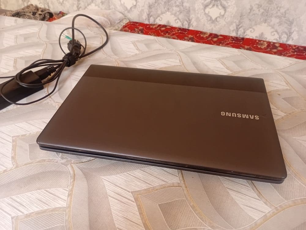 Notbuk Samsung Windows 7 CORE i5 — 2