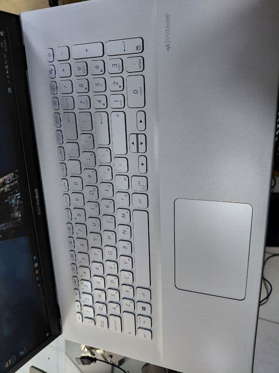 Noutbuk Asus Vivobook 17.3 ideal — 2