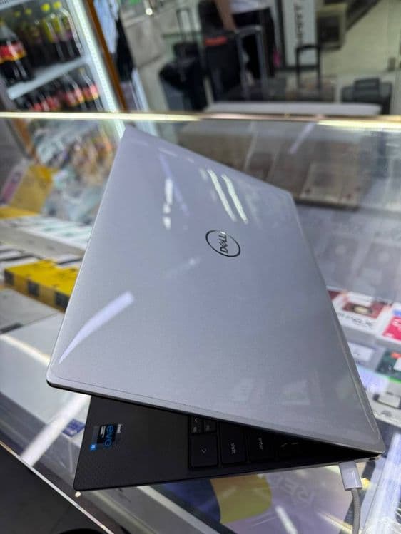 Netbook DELL XPS — 4