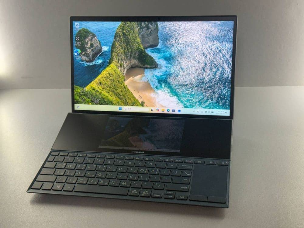 ASUS ZenBook notebook — 2
