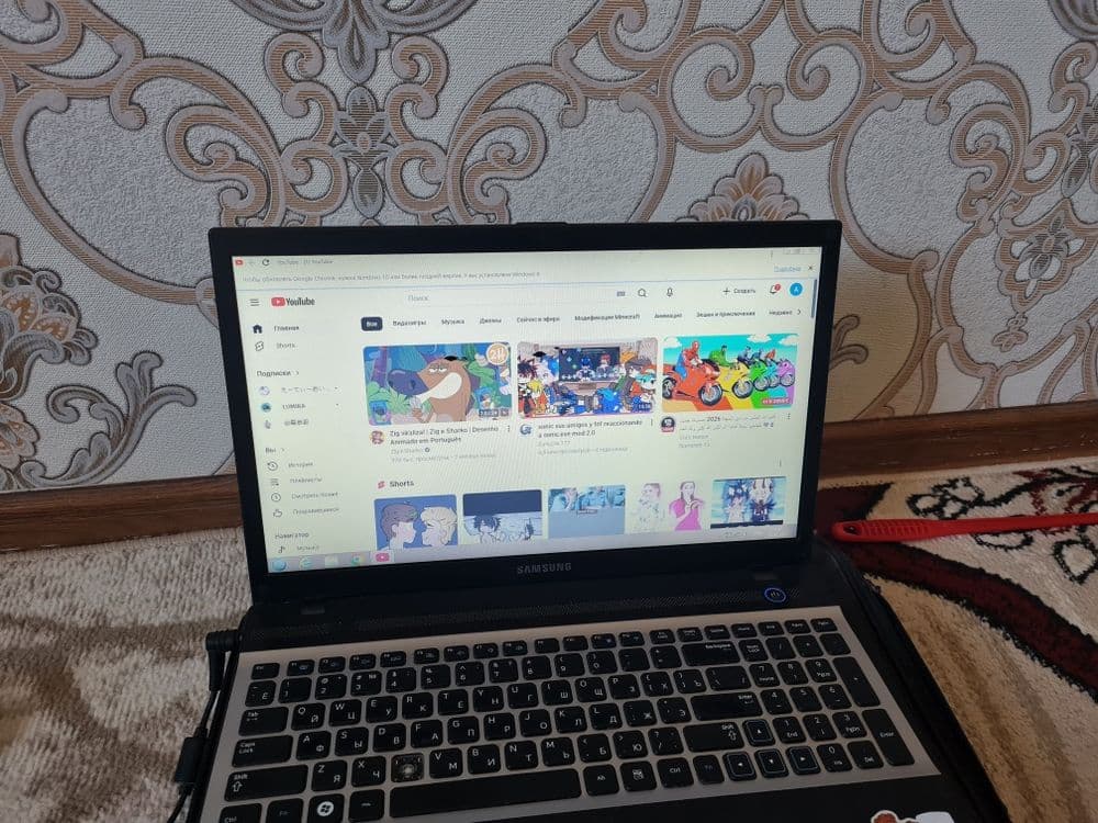 Ноутбук  SAMSUNG — 2