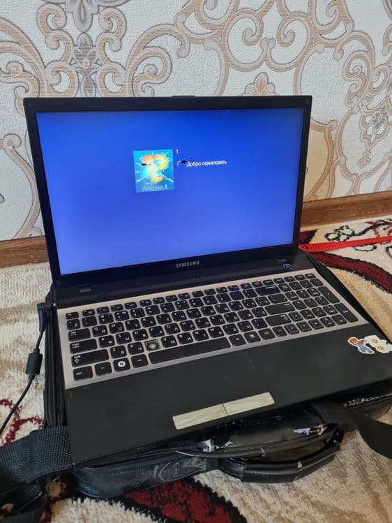 Ноутбук  SAMSUNG — 3