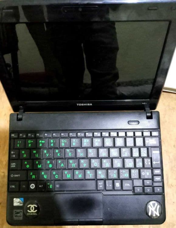 netbook TOSHIBA 32 razryad zaryad 4 soat — 2