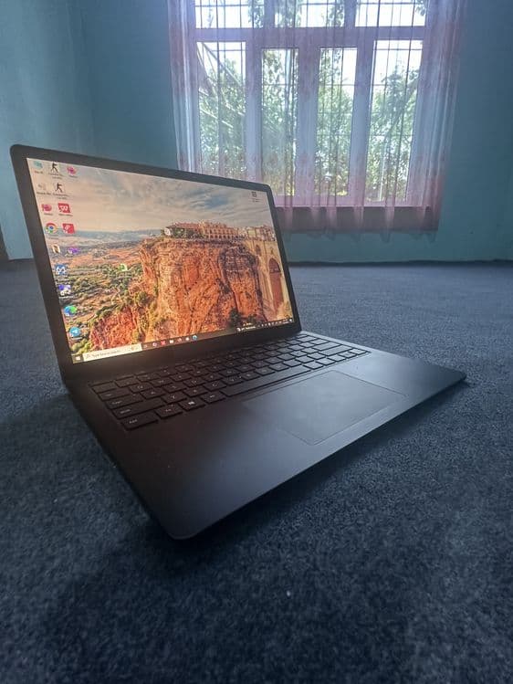 Noutbuk Microsoft Surface 3 — 1