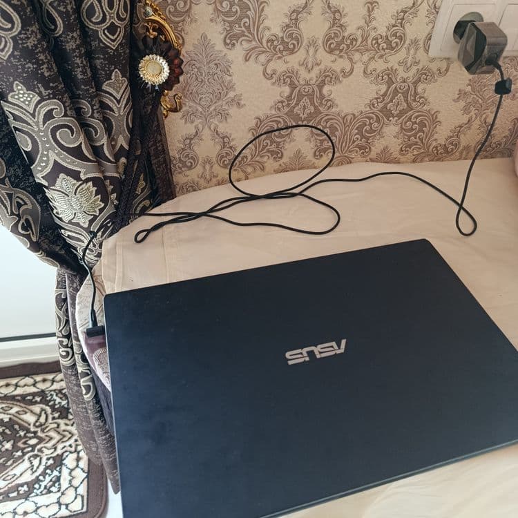 Noutbuk ASUS E510 4/128 G — 2