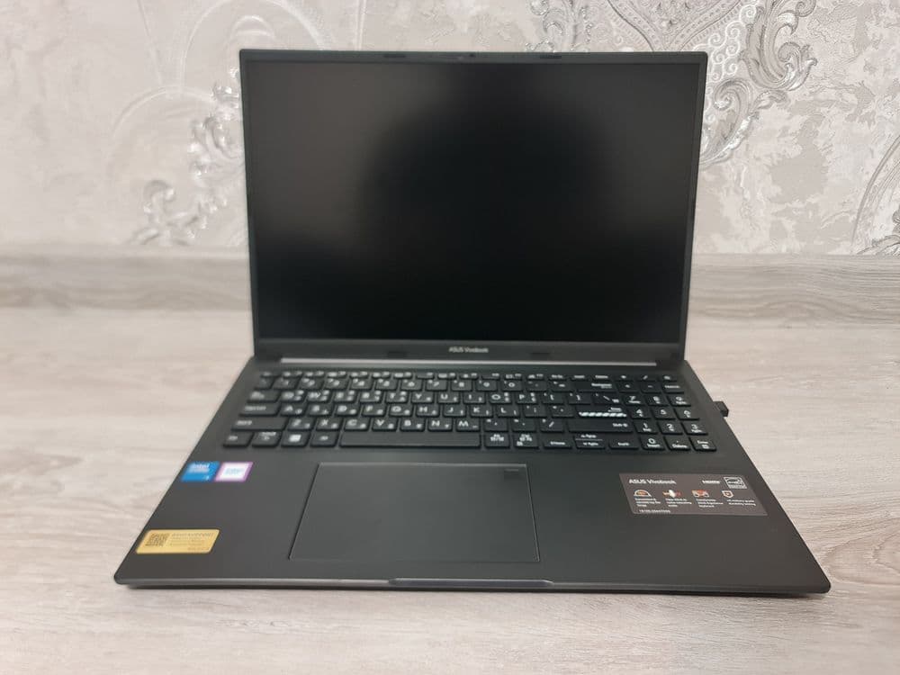 Asus Vivobook 16 — 4