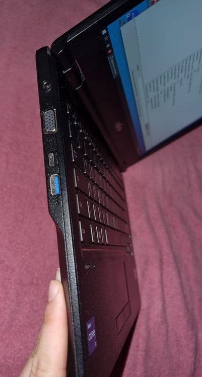 Noutbuk Fujitsu. — 3
