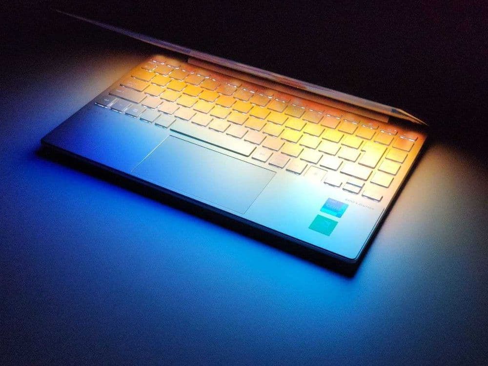 Noutbuk Hp envy 13 core i7 1165G7 — 1