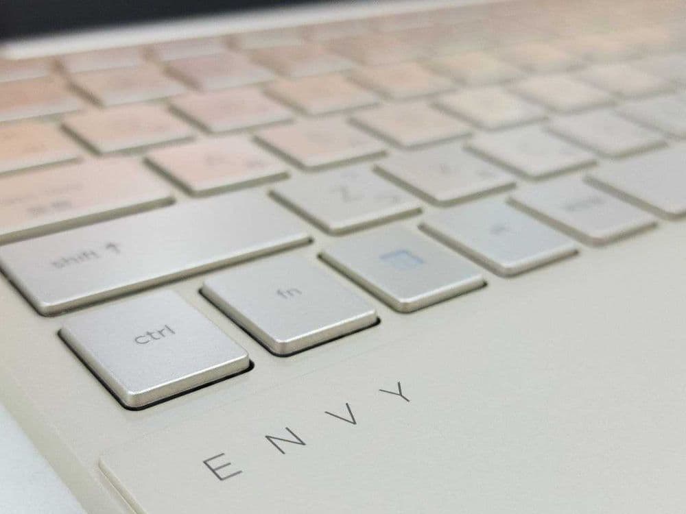 Noutbuk Hp envy 13 core i7 1165G7 — 3