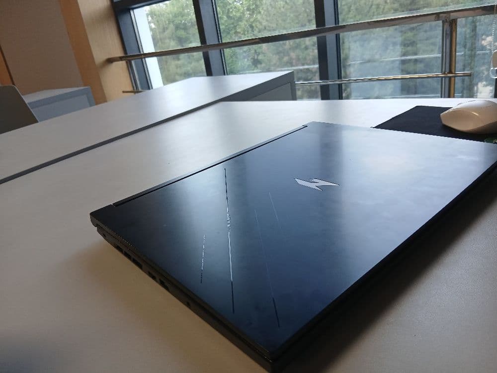 Acer Nitro v16  rtx 4050 — 3