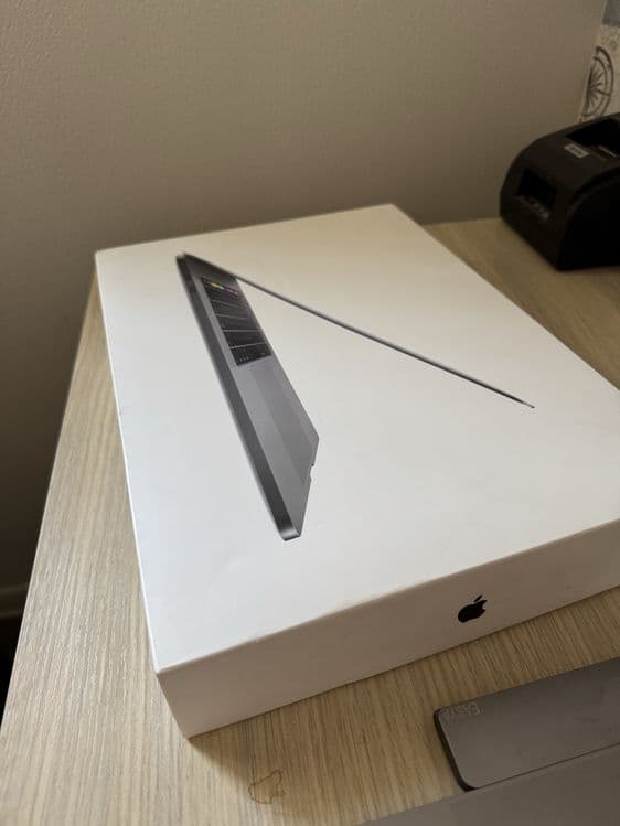 MacBook Pro Core i7 — 3