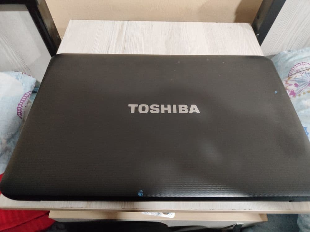 TOSHIBA NOUTBUK  yaxshi narxda — 7
