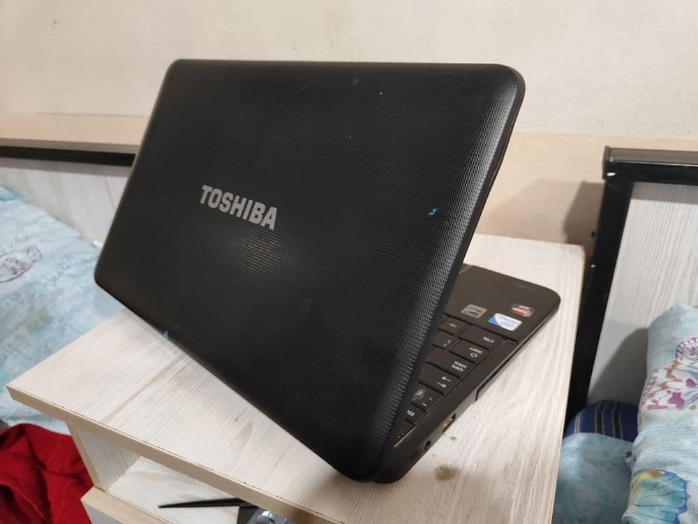 TOSHIBA NOUTBUK  yaxshi narxda — 8