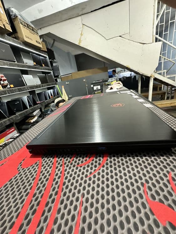 Мощный игравой ноутбук MSI THin GF63 intel core i5-12450H RTX2050 — 3
