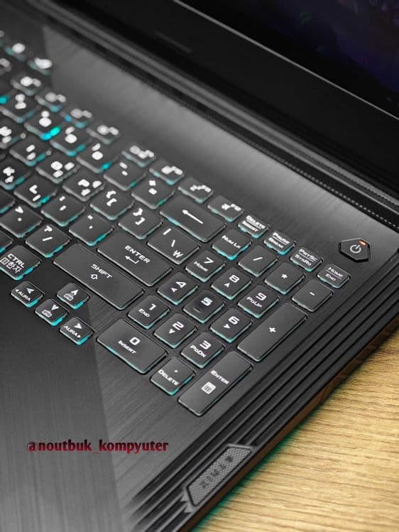 Мощный игровой Asus Rog Strix — 6