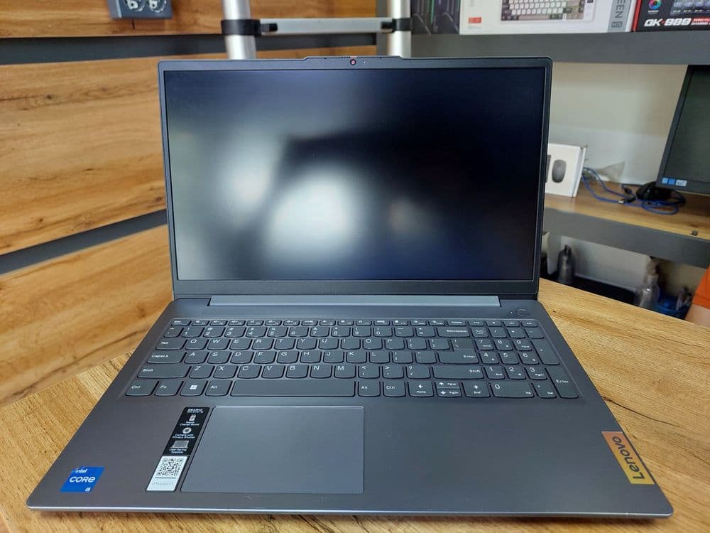 Lenovo Gaming protsessorga ega Noutbuk 

Holati yaxshi ishlashi z — 5