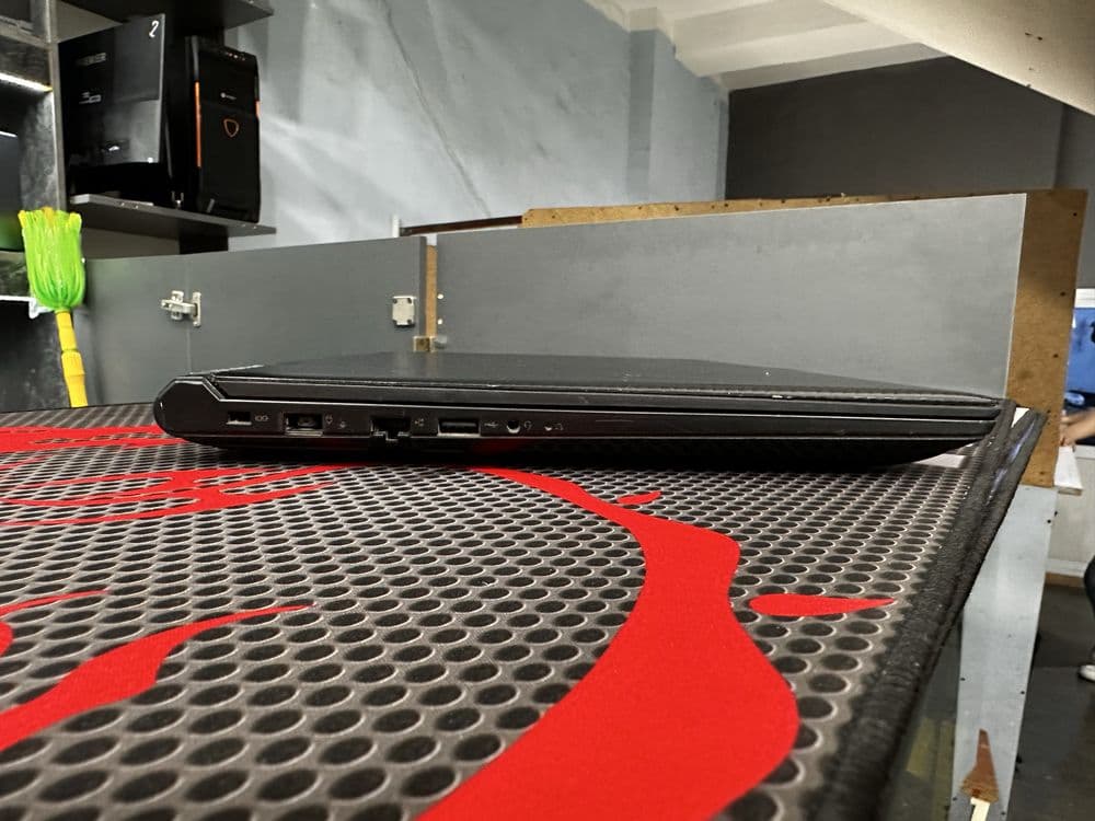 Мощный игравой ноутбук Lenovo Legion i5-7300HQ — 5