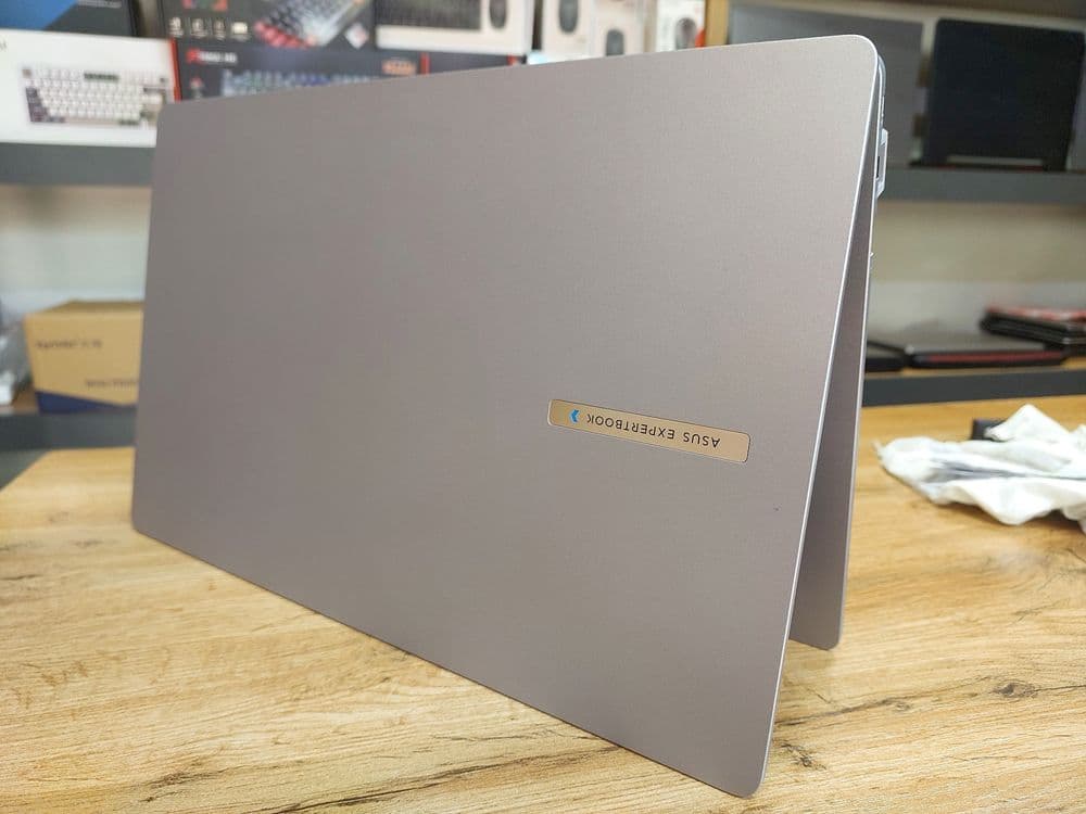Asusdan Expertbook madeli kuchli noutbuk — 3