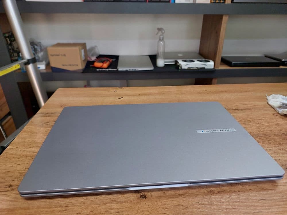 Asusdan Expertbook madeli kuchli noutbuk — 4