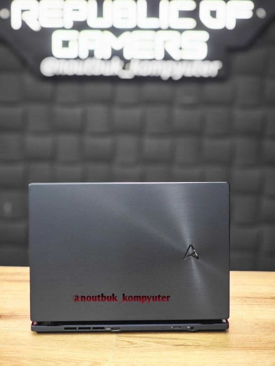 Мощный игровой   Asus Zenbook Duo Pro — 1