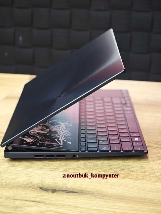Мощный игровой   Asus Zenbook Duo Pro — 8