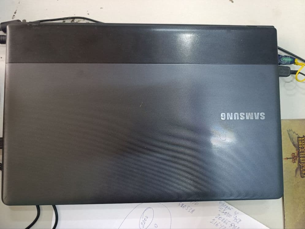 Samsung Noutbuk sotiladi — 1