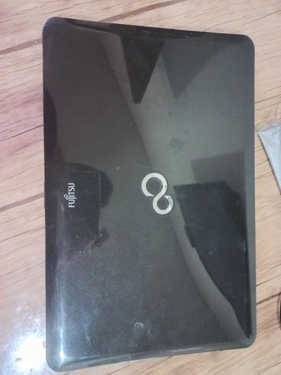 Noutbuk fujitsu holati yahshi — 1