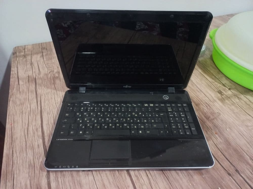 Noutbuk fujitsu holati yahshi — 2