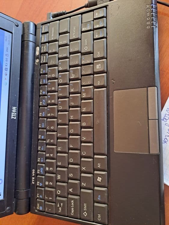 ZTE V60  Netbook oxirgi model — 4