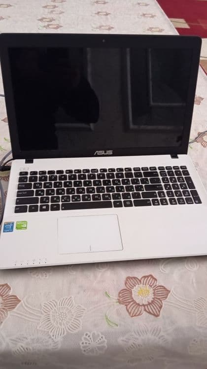 Noutbook Asus i3 — 1