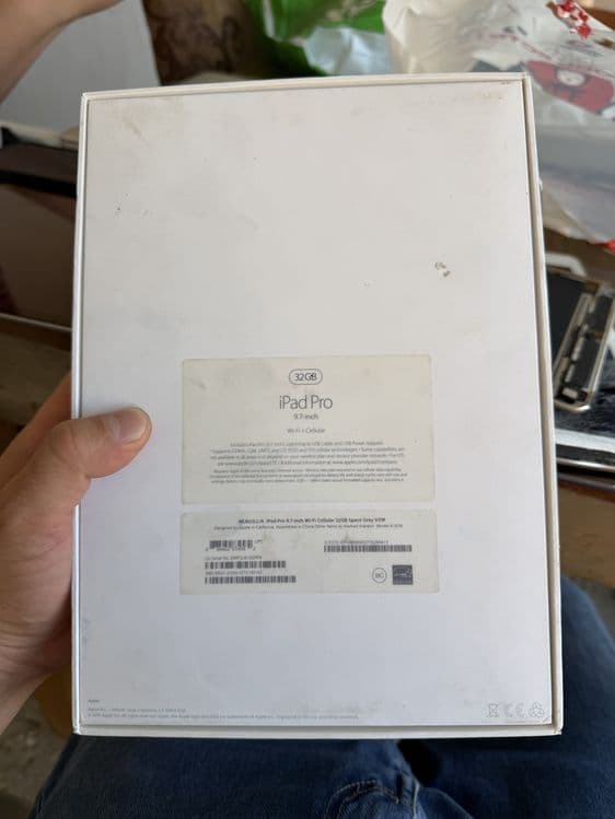 Ipad pro 9.7  32gb sim karta wifi — 4