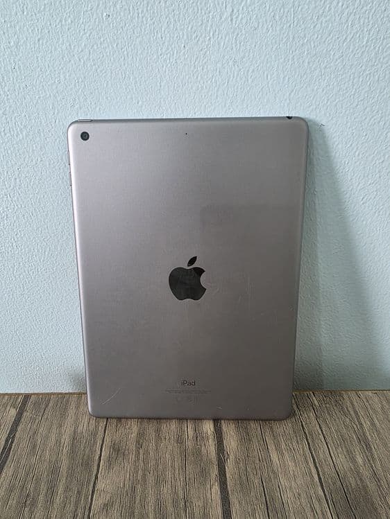 Apple iPad 6 32GB Wi/Fi — 1