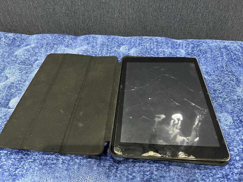 * Apple iPad Air A1475 нужно заменить сенсор — 1