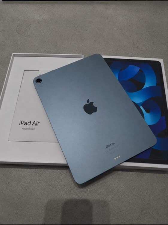 Apple Ipad air 4th generation — 1