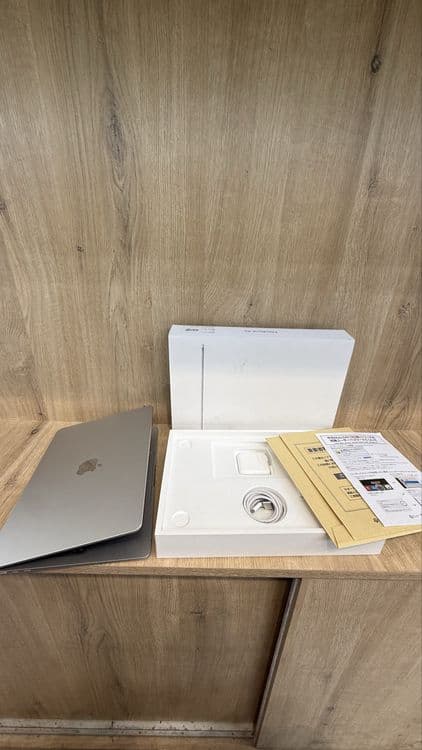 Macbook Air m3 16/256 Silver — 1