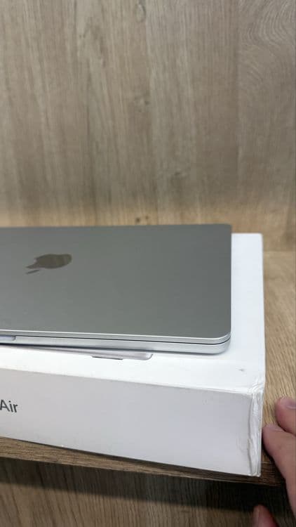 Macbook Air m3 16/256 Silver — 5