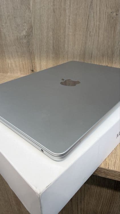Macbook Air m3 16/256 Silver — 6