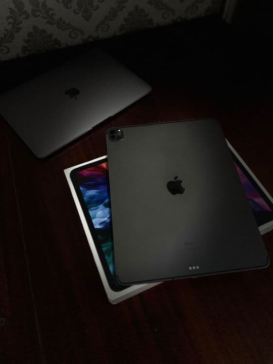 Ipad Pro 1TB / Sim-Karta / Wi-Fi / 12.9 Ekran / iPad / ipad — 1