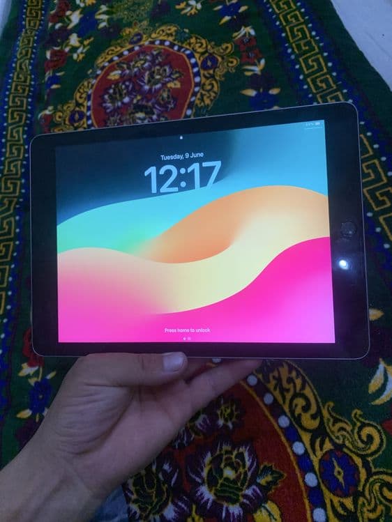 iPad 6 32 gb sotiladi — 2