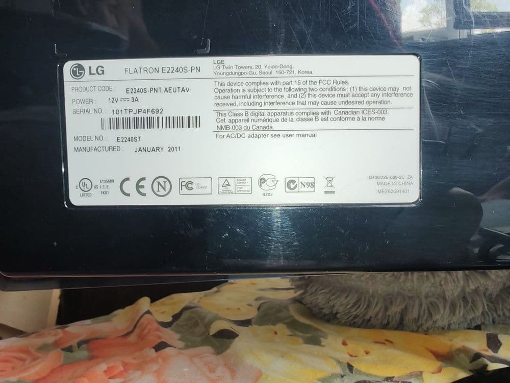 LG flatron E2240 monitor — 2