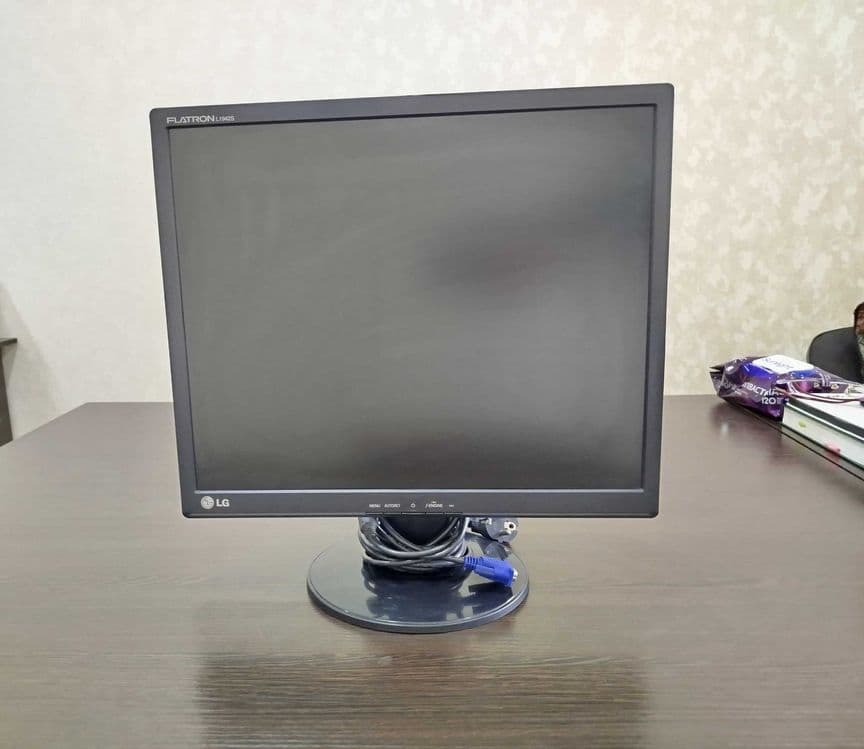 Продаётся 19-дюймовый монитор LG Flatron L1942S — 1