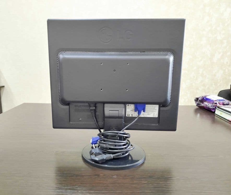 Продаётся 19-дюймовый монитор LG Flatron L1942S — 2