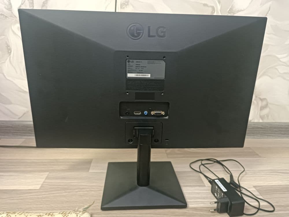 Монитор LG (22). — 2